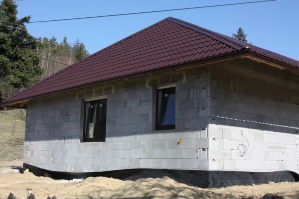 Rodinný dům v Kašavě: nová plastová okna a dveře