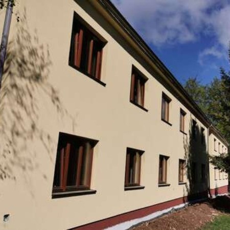 Kompletní výměna PVC oken a vstupních dveří do nemocnice v Novém Městě na Moravě.
