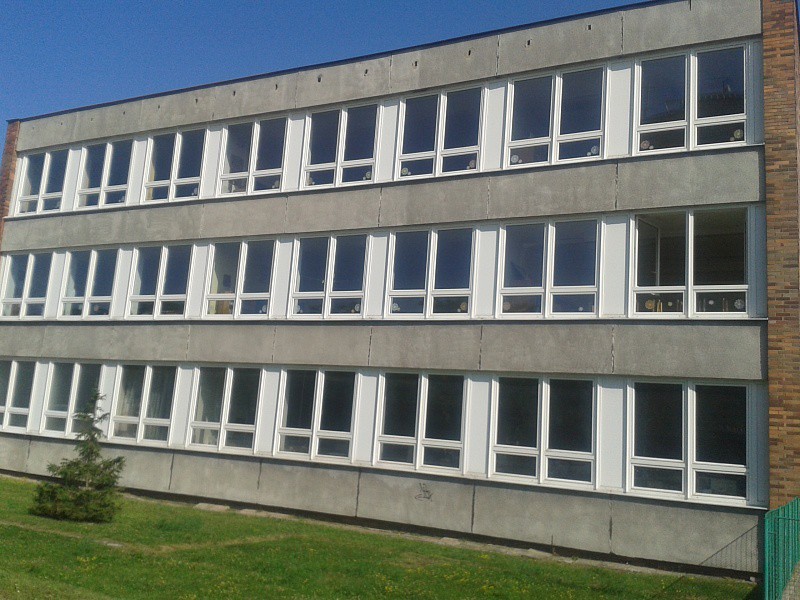 Realizace plastových oken v ZŠ Nymburk