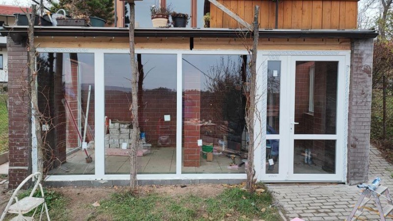 Instalace PVC oken a dveří do zimní zahrady v Lelekovicích