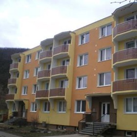Výměna oken v bytových domech v Tišnově