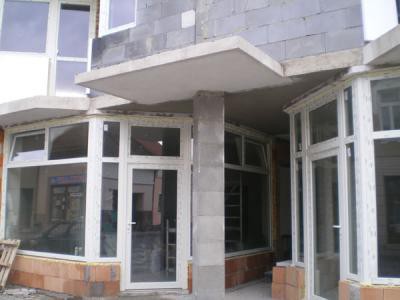 Rekonstrukce administrativní budovy: nová plastová okna