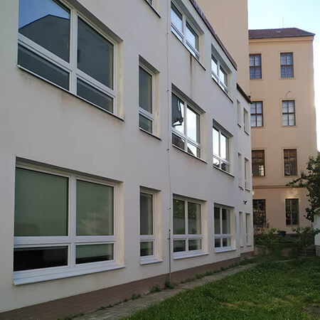 Montáž PVC oken s protihlukovým sklem na ZŠ a MŠ v Brně