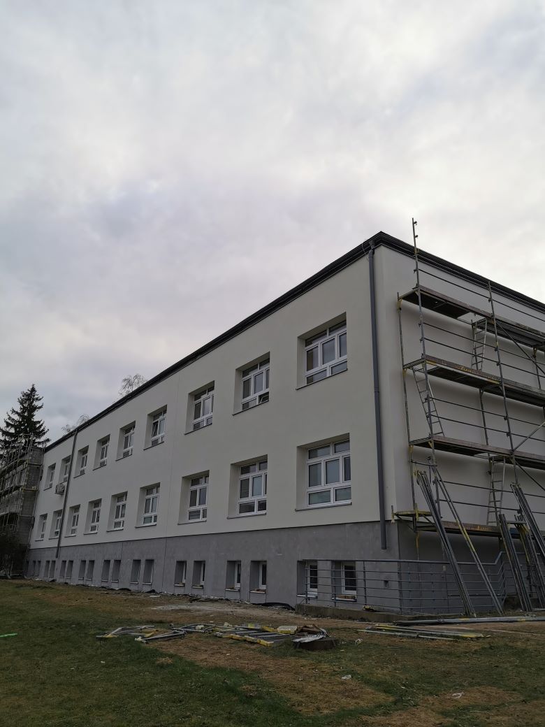 Instalace plastových oken VEKA Softline 82 v pavilonu 7 nemocnice v Novém Městě na Moravě