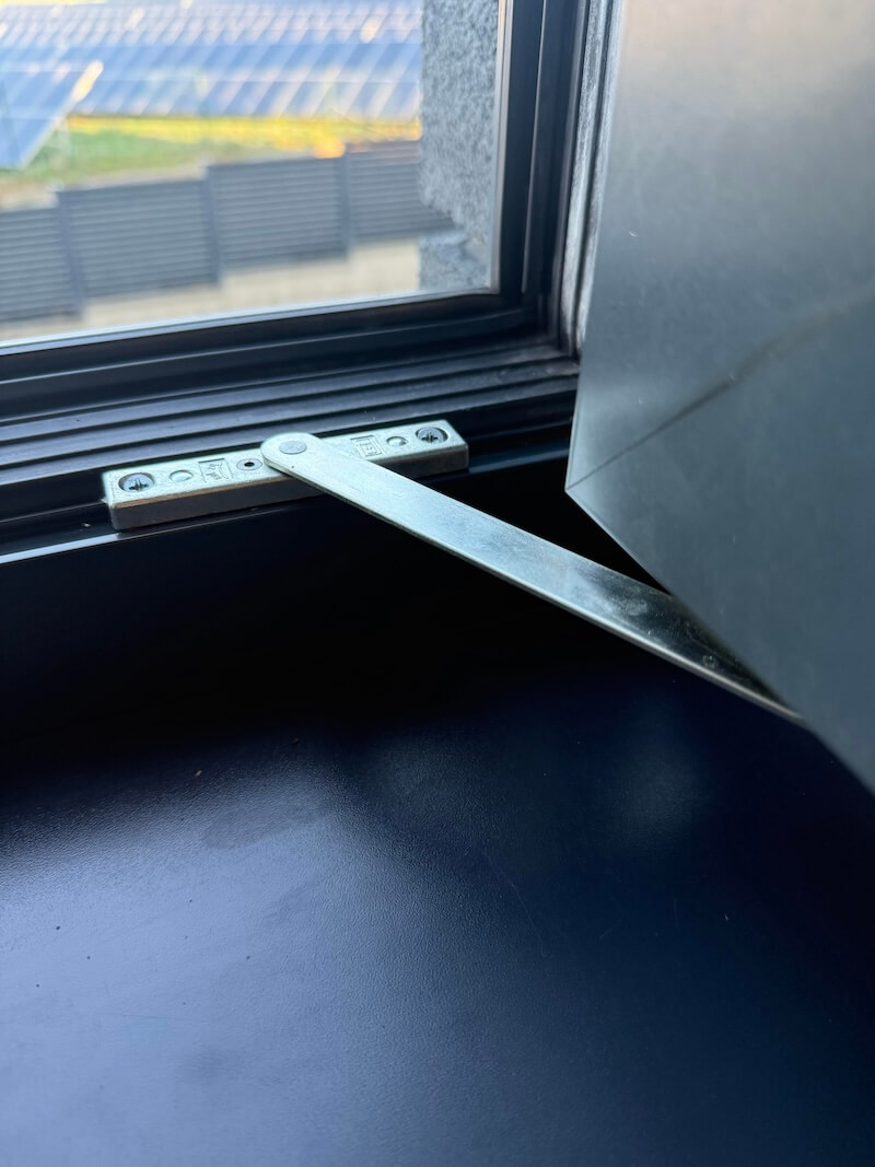 Aretace u okenního křídla