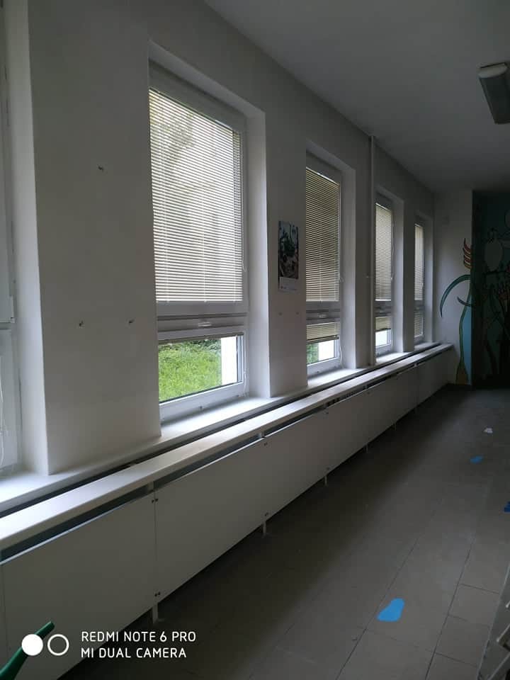 Výměna oken v ZŠ v Brně + instalace žaluzií