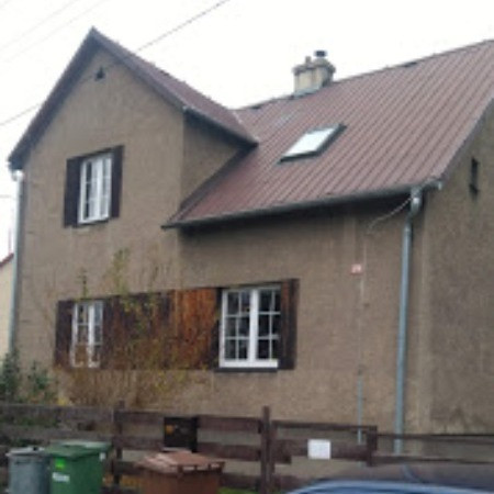 Výměna bílých oken za nová plastová v dekoru zlatý dub