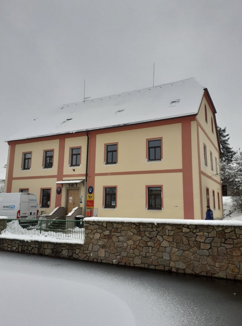 Výměna starých dřevěných oken za nová plastová