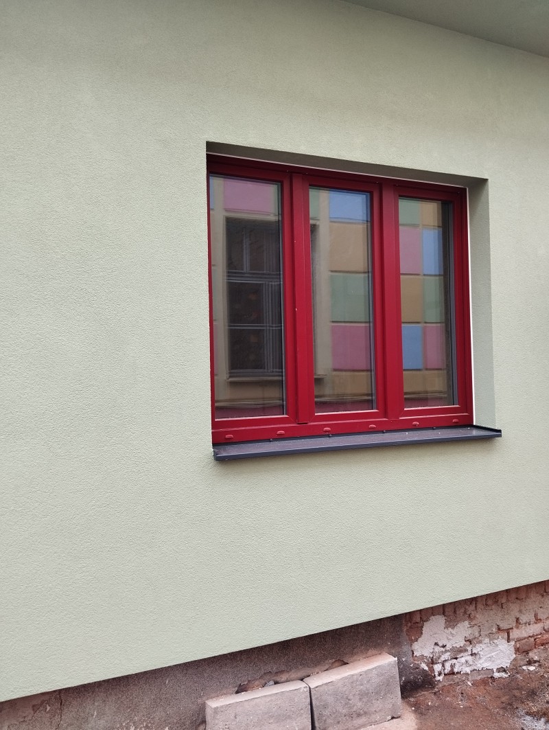 Červená plastová okna řady PREMIUM line