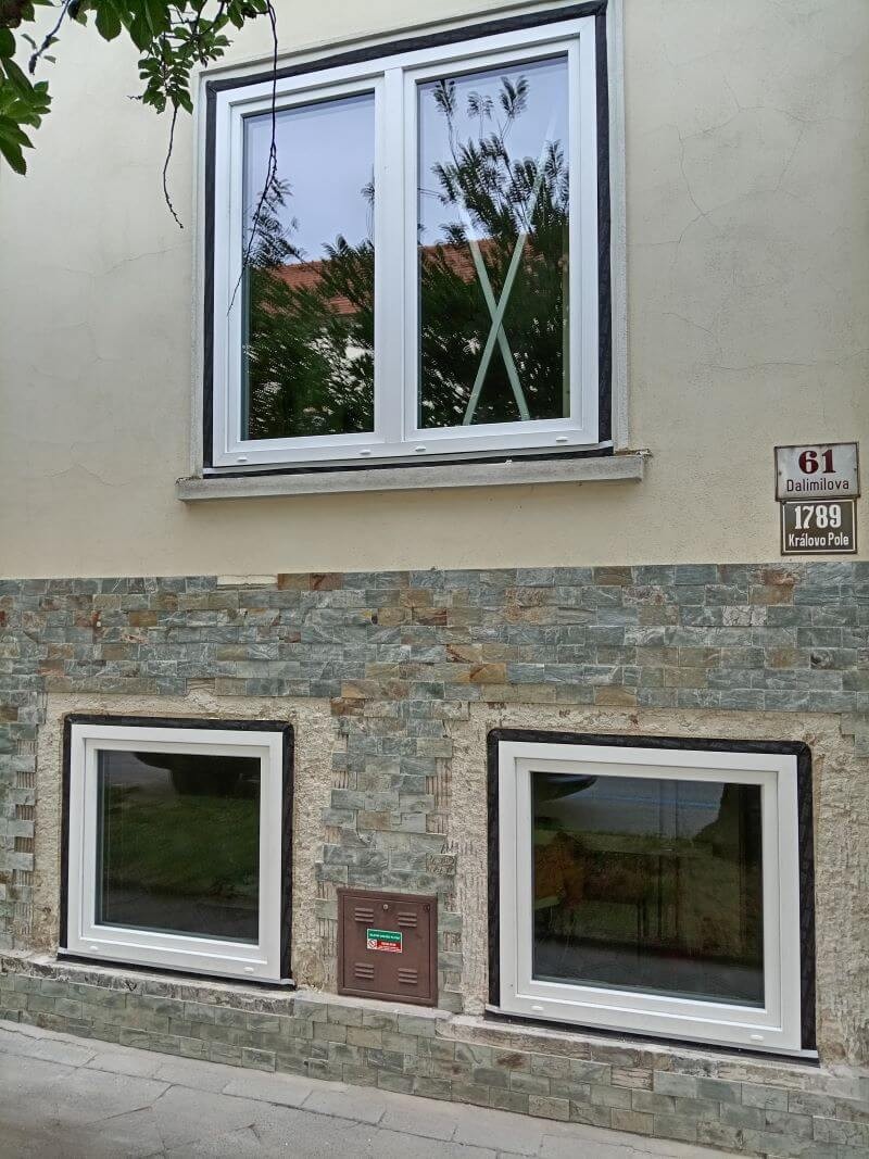 Bílá PVC okna na rodinném domě