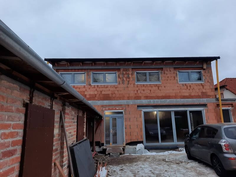 Vchodové dveře mají nadsvětlík