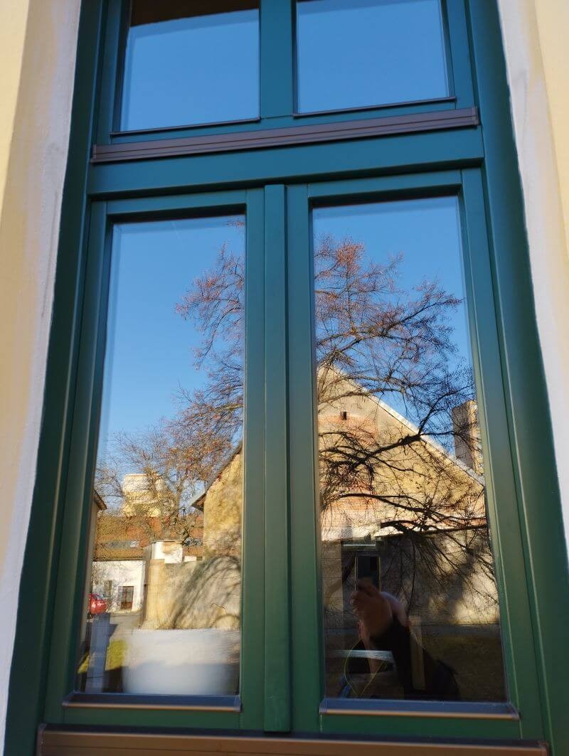 Dřevěné okno ECOLINE 68 v barvě mechová zelená