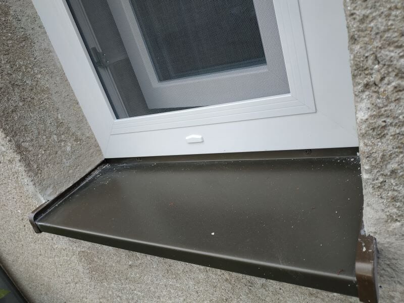 Venkovní hliníkový parapet ohýbaný v barvě bronz