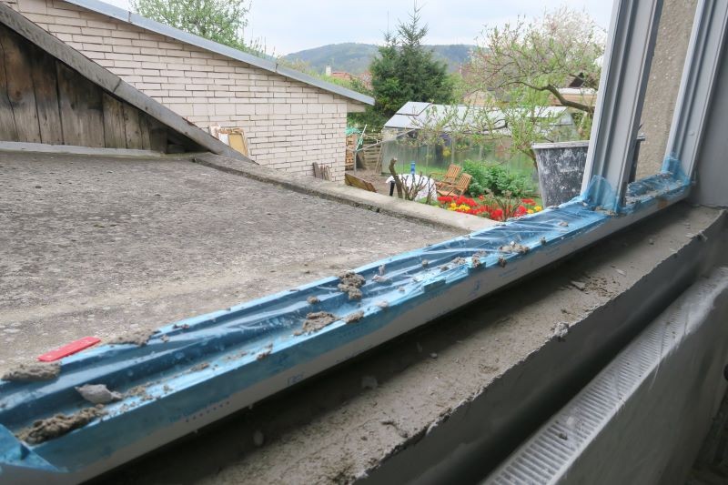 Zakrytí rámu při zednickém zapravení
