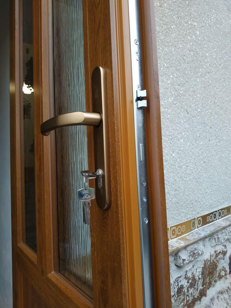 Vchodové dveře s ornamentním zasklením