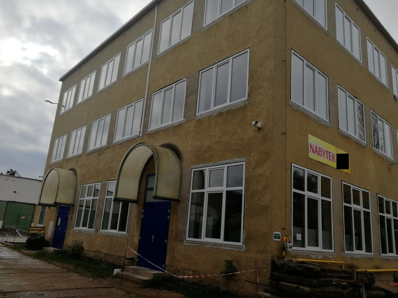 Výměna oken a vchodových dveří ve strojírenské firmě DMT Jelinek v Ivančicích