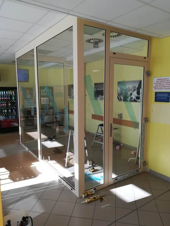 Vytvoření prosklených stěn pomocí oken a dveří ze systému Aluprof
