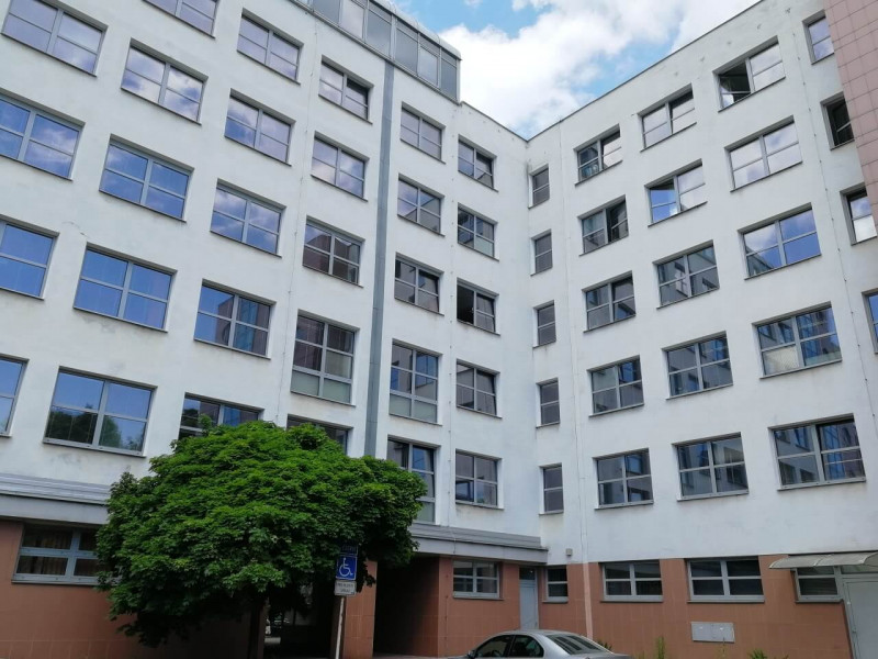Nová hliníková okna v budově úřadu práce v Ostravě