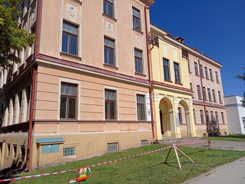 Původní dřevěná okna před výměnou