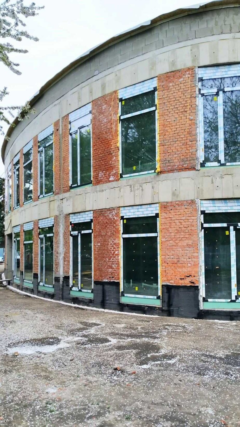 Antracitová plastová okna VEKA Softline 82