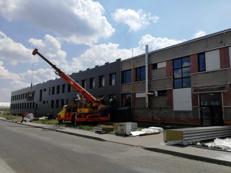 Kromě oken jsme dodávali také parapety