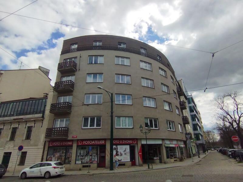 Oboustranně bílá plastová okna s trojsklem