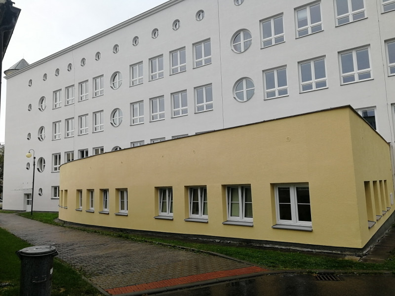 Instalace bílých plastových oken na ZŠ ve Frýdlantu