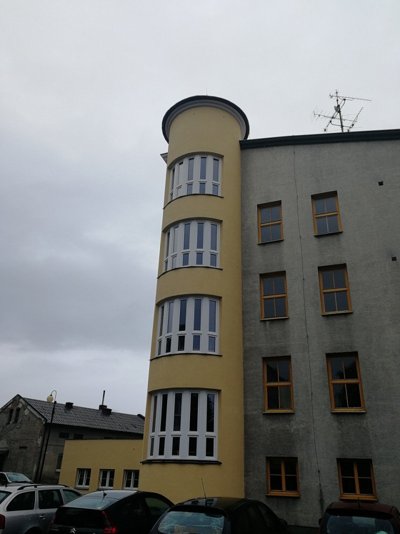 Instalace bílých plastových oken na ZŠ ve Frýdlantu